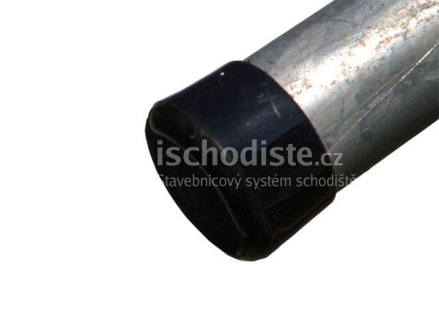 Koncovka zinkovaného madla 42,4 mm - černé PVC